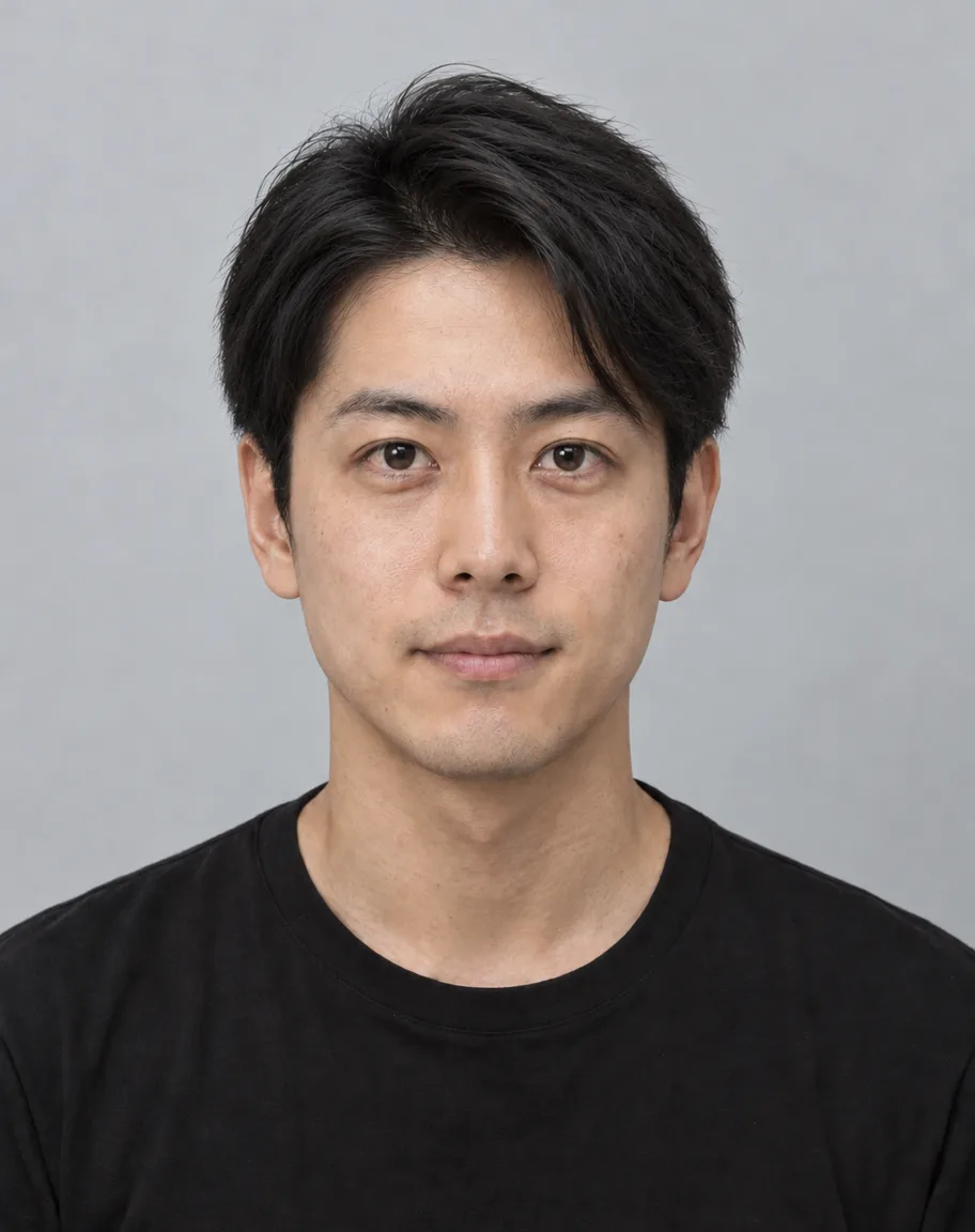 ソフトな七三分けにした、AIで作成した成人モデルのサンプル